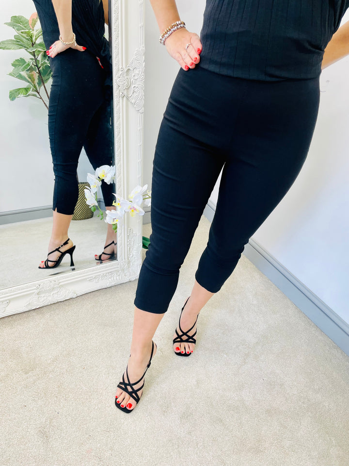 The RACHEL black Capri trousers