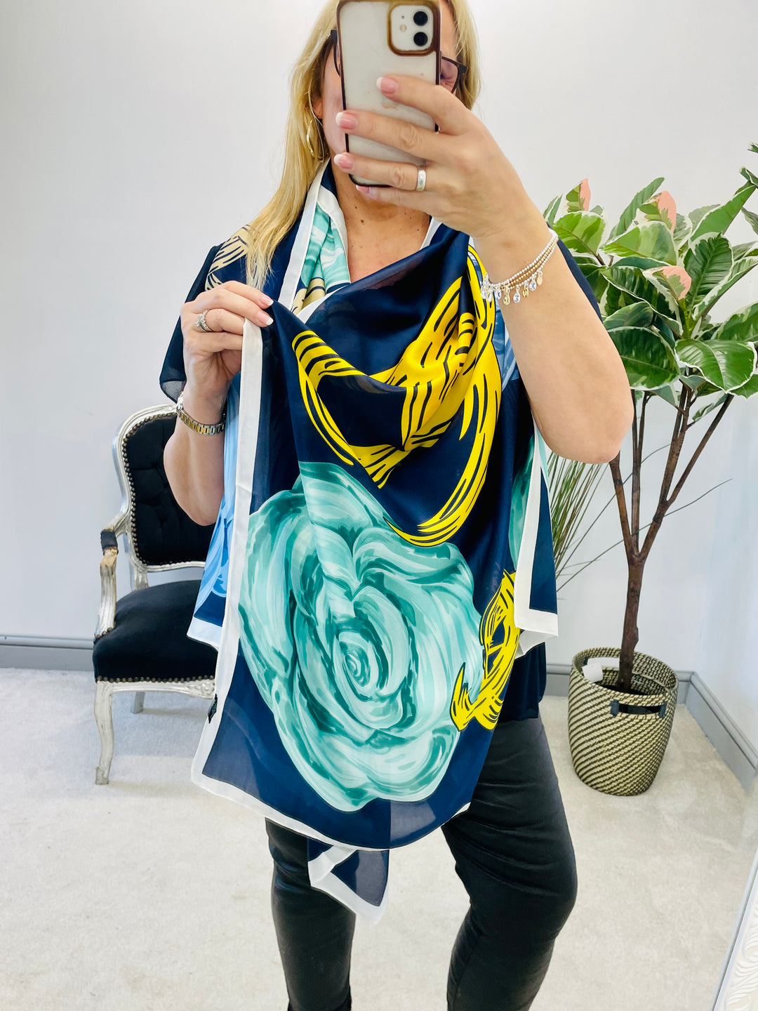 The SWIRLY silky scarf - 3 colours