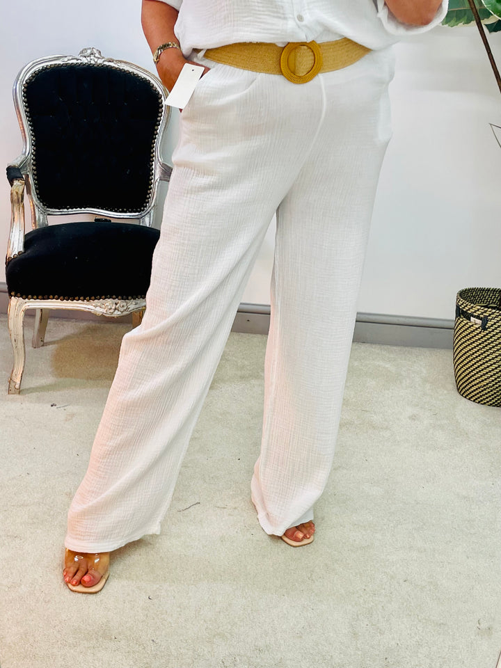 The MAURITIUS white trouser set