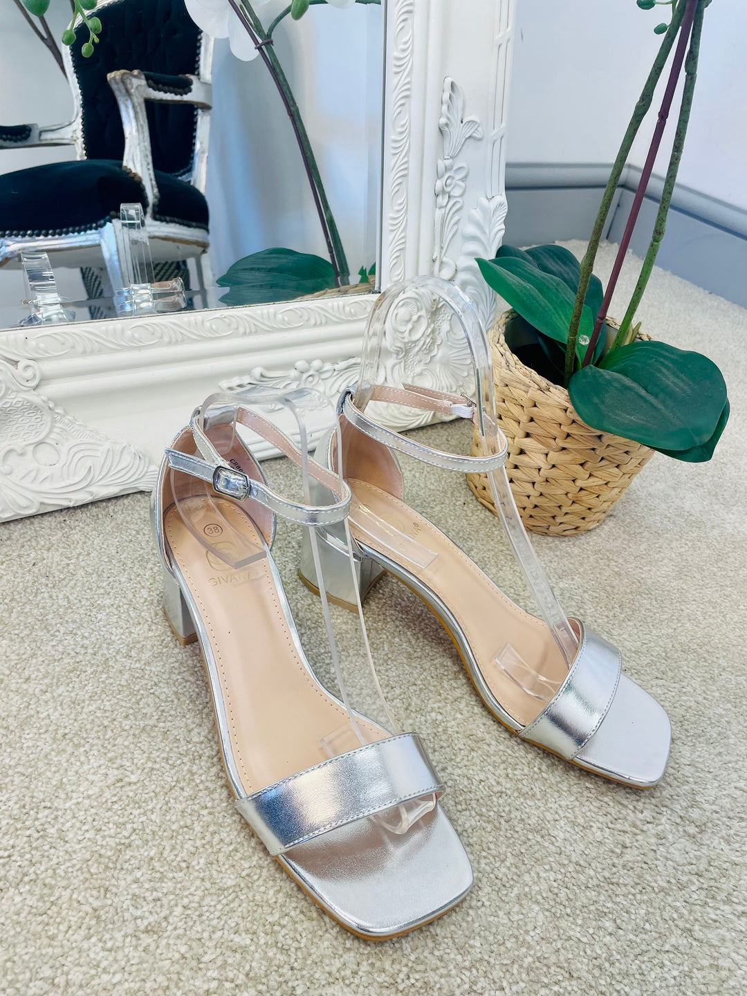 BLOCK HEEL SANDALS ( CH860 ) - silver 6 only