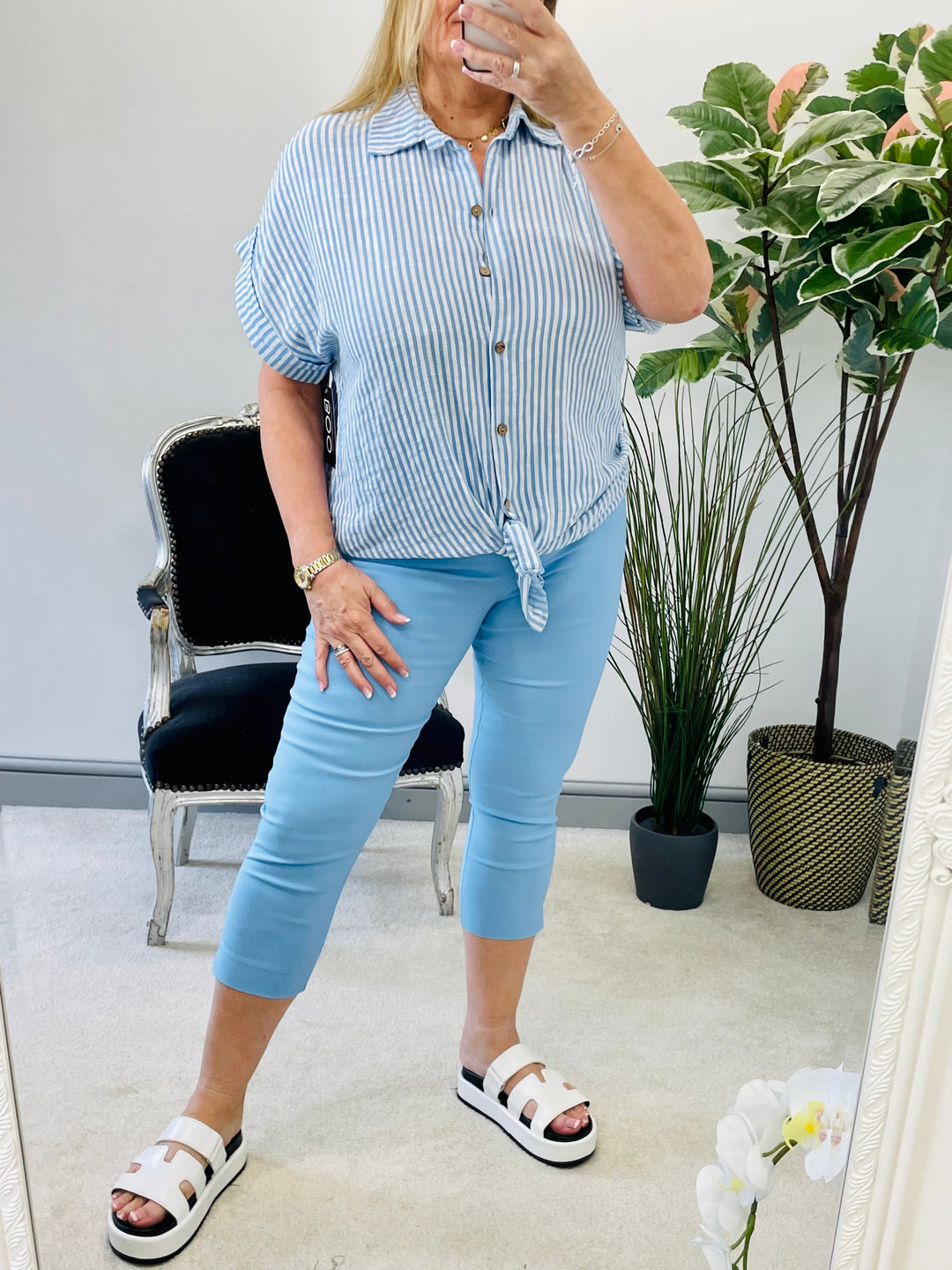 The RACHEL sky blue Capri trousers