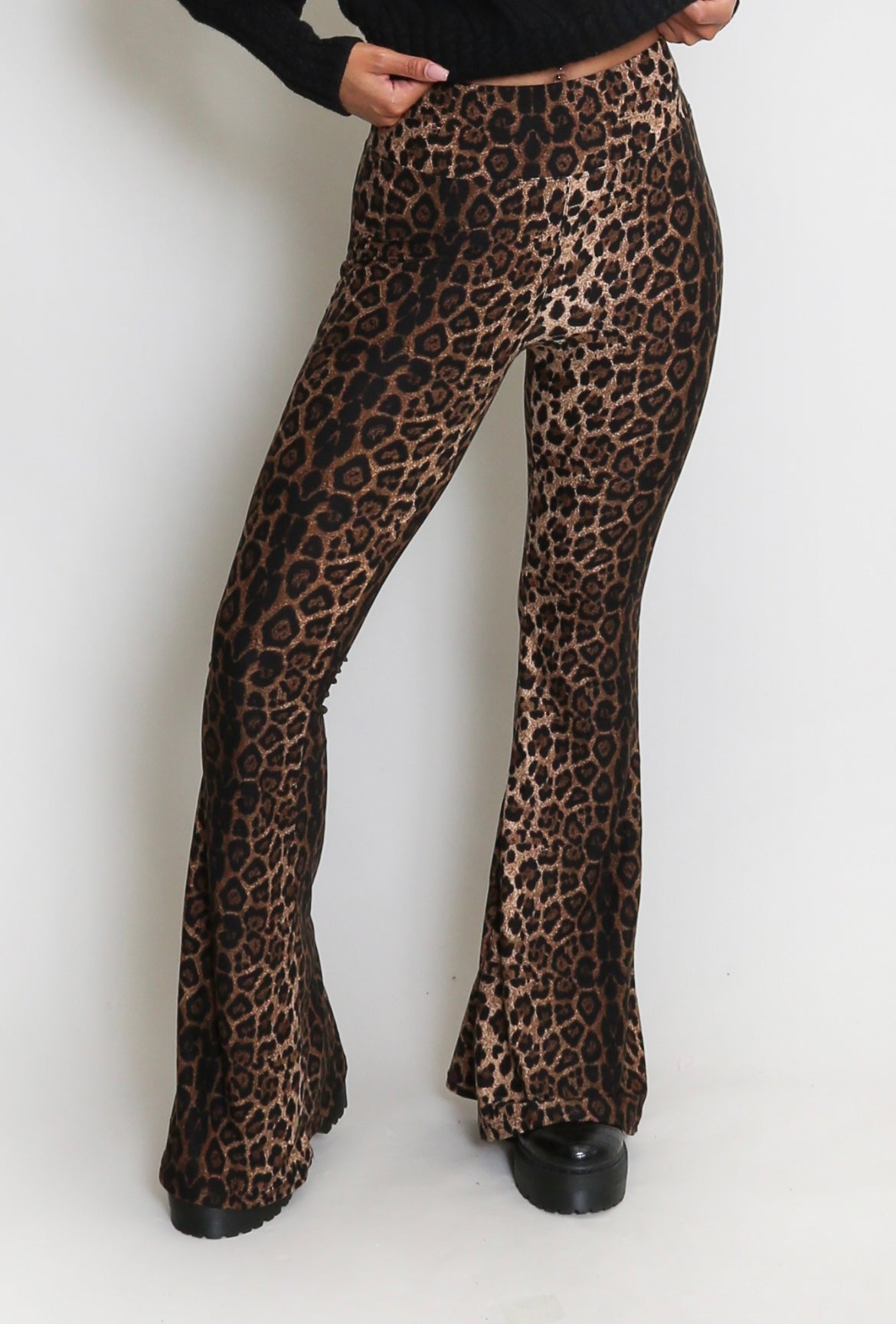 The SHERA leopard print flare leggings