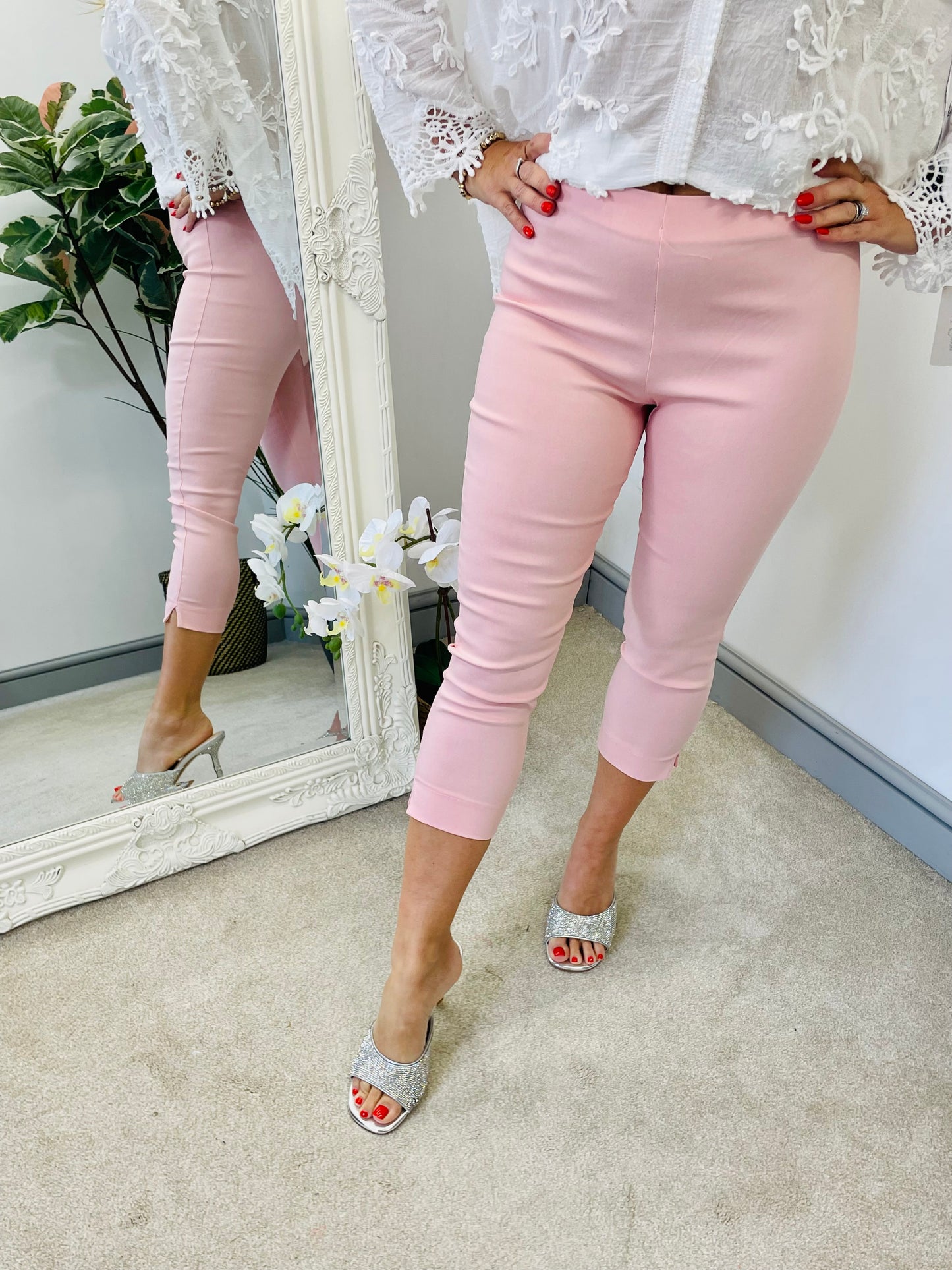 The RACHEL pink Capri trousers