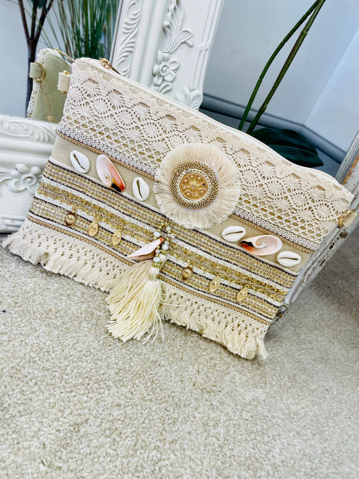 The SHELLY shell clutch bag