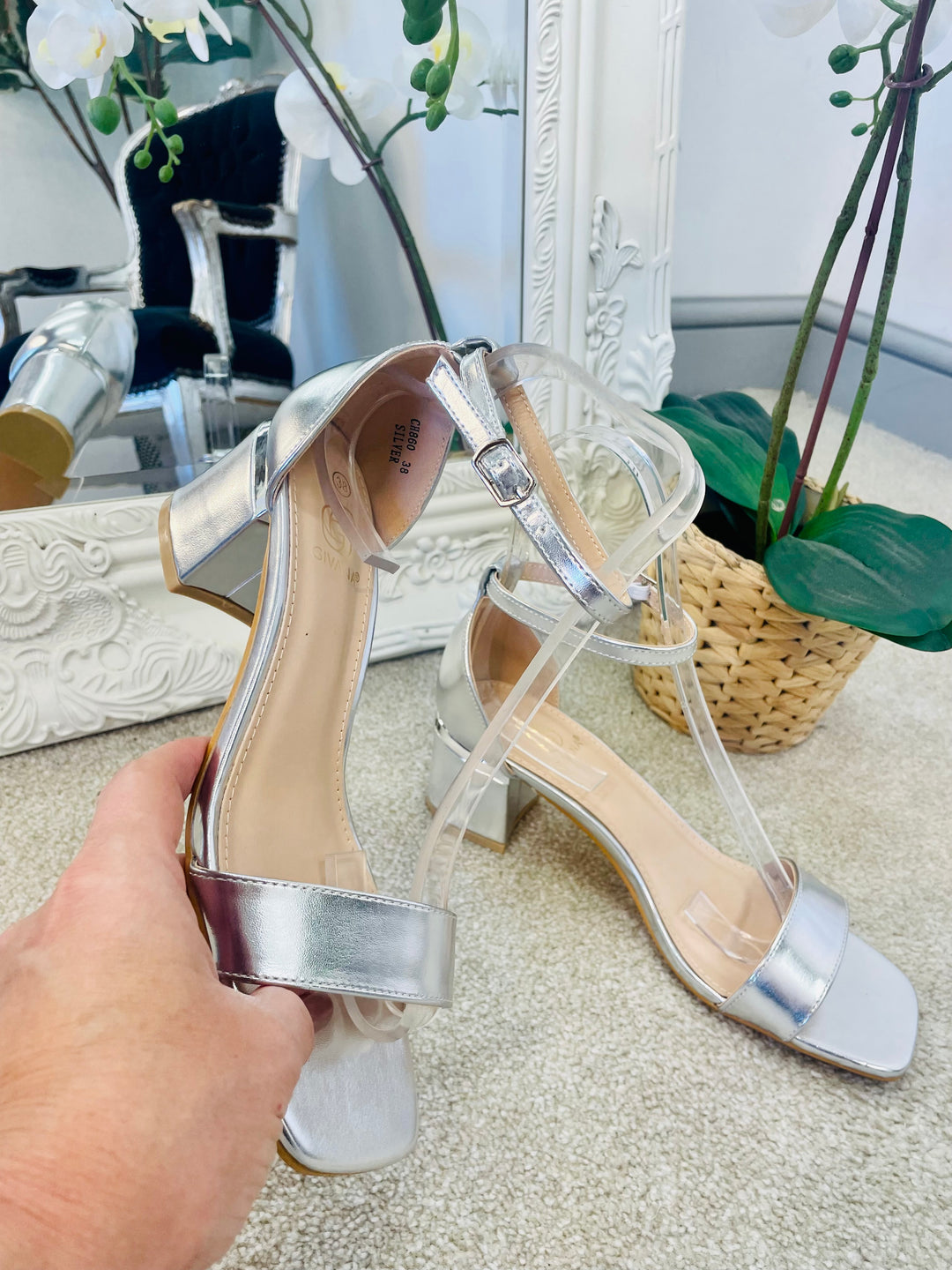 BLOCK HEEL SANDALS ( CH860 ) - silver 6 only