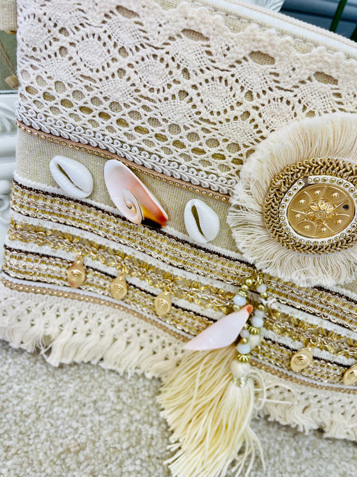 The SHELLY shell clutch bag