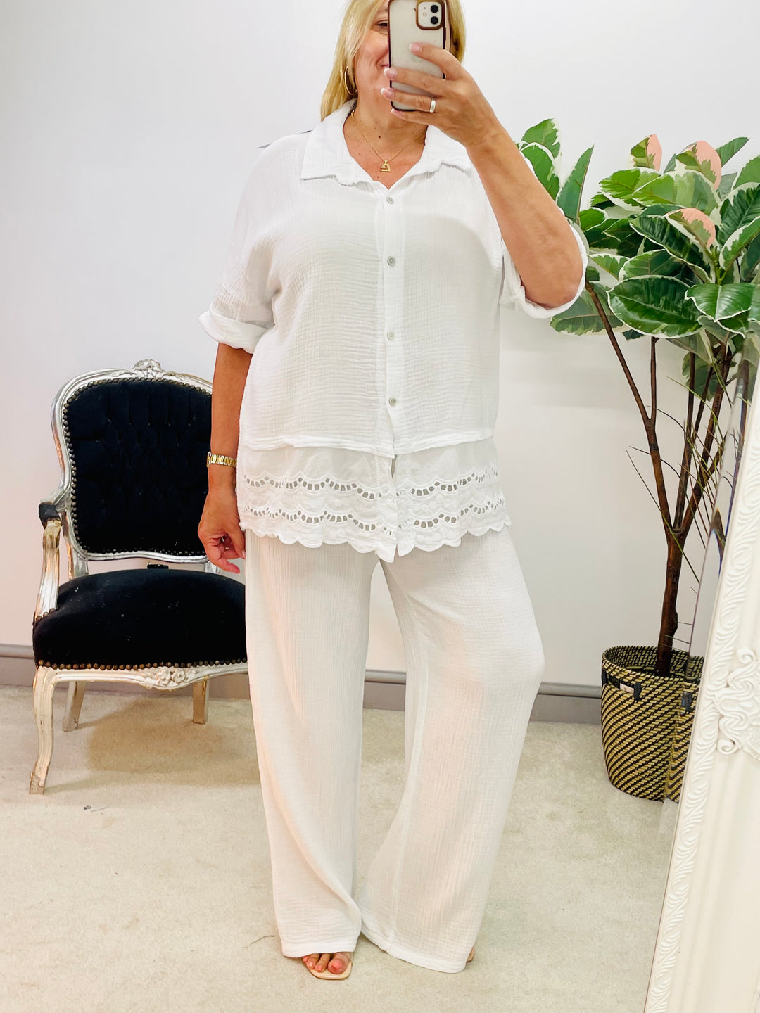 The MAURITIUS white trouser set